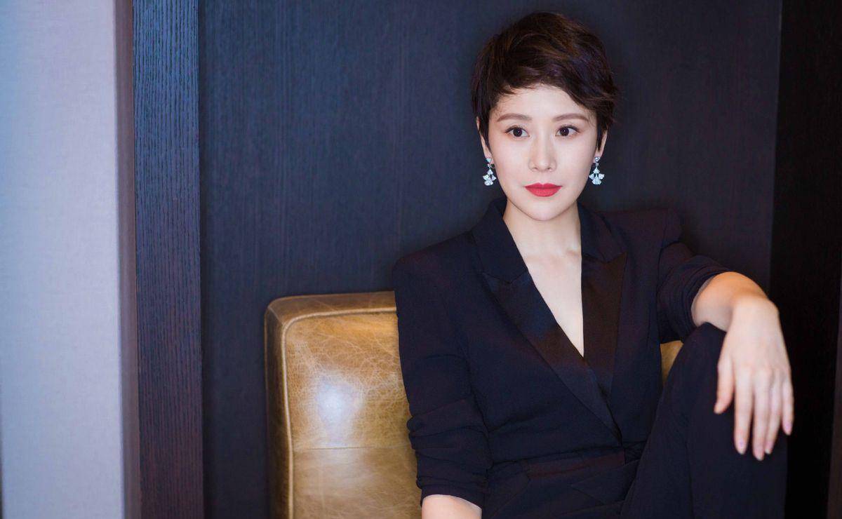 给欧豪下跪,脱鞋给郭敬明颁奖,让宋佳愤然离场_舞台_姚晨_梁静