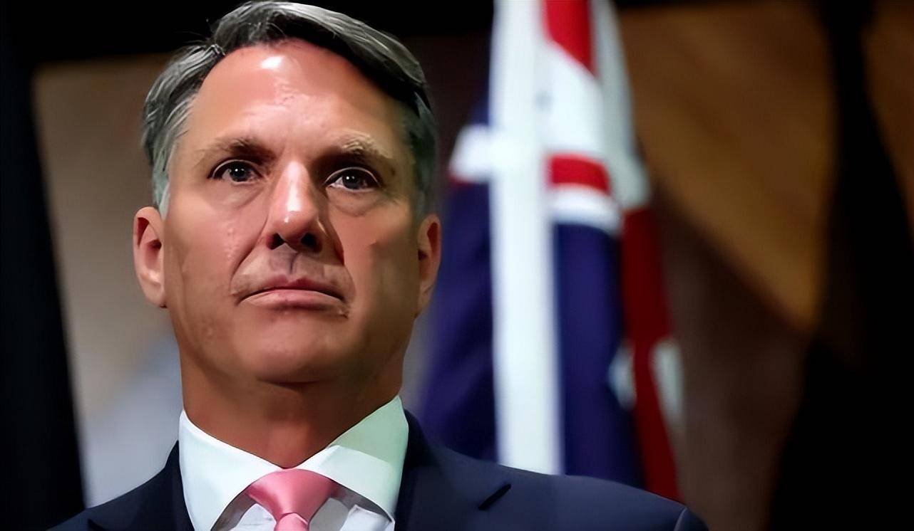 说白了,军事合作是一方面,但澳大利亚的在外交,经济等领域的发展,还是