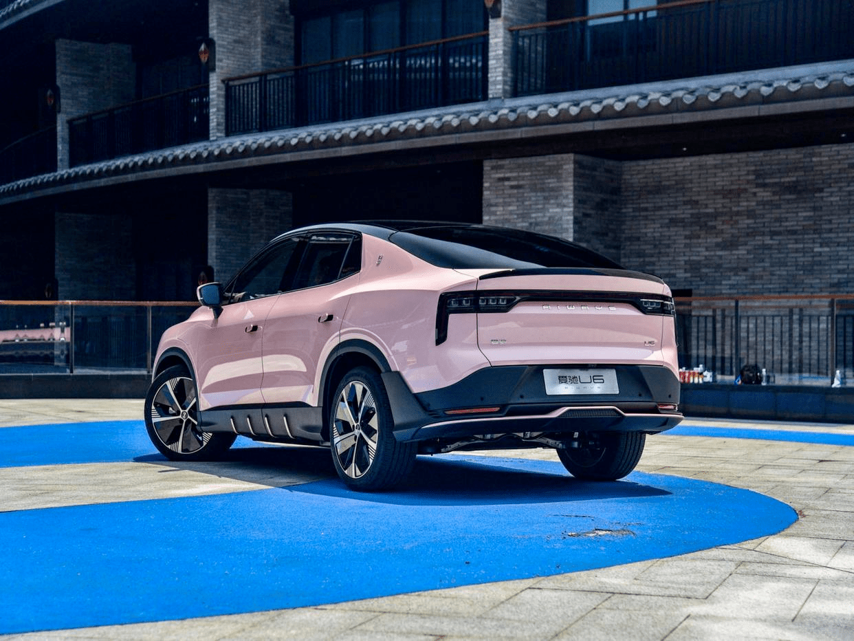 白色情人节的购车首选:爱驰u6_搜狐汽车_搜狐网