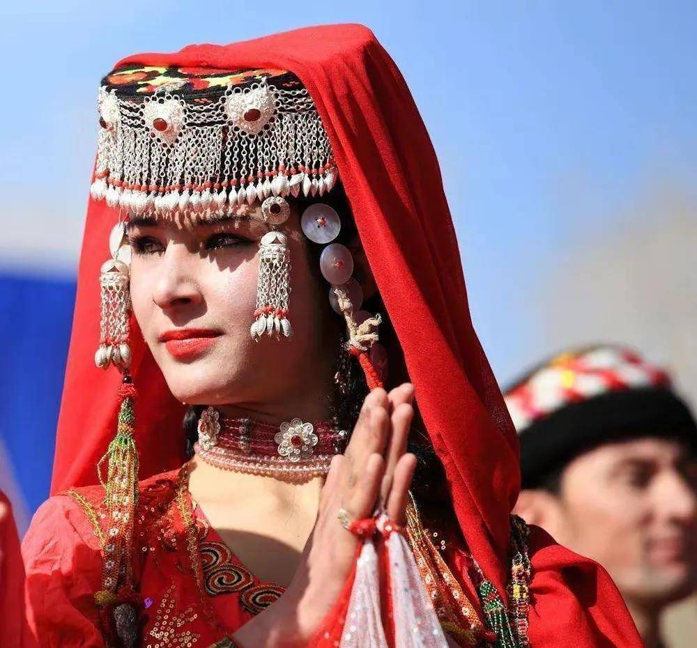 美女如云与阿富汗,塔吉克斯坦,巴基斯坦接壤的县,美食家的天堂_中国共