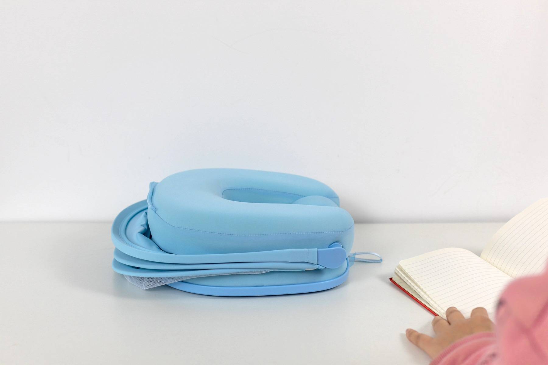 你关心过孩子午休吗？车厘子护脊午休枕，让孩子拥有好睡眠