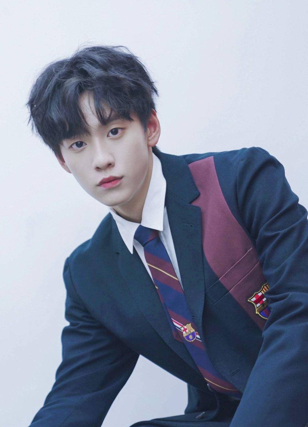 余景天百万女团腿?