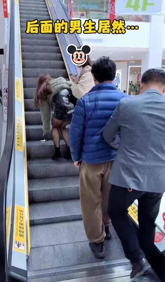 美女穿 裙子 乘电梯捡东西,后面两人默默转头_女子_男子_时候