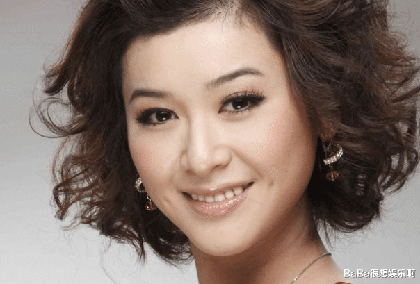 甄锡出道第2年,就遇到了自己的老公,如今儿女双全很辛福