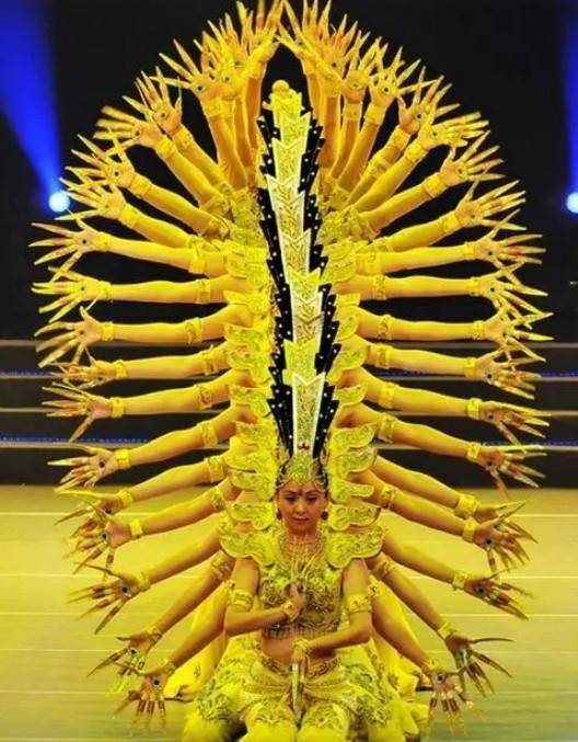 21名聋哑人用这支舞蹈震撼了无数人_邰丽华_姑娘_表演