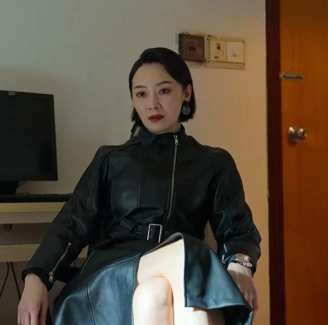 《狂飚》程程曲栅栅出席活动,貌美腿长抢镜,感谢黄海