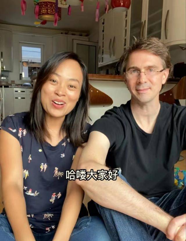 施佳辉很认可女子的教育方式和生活方式,会耐心的对母亲说要给他们留