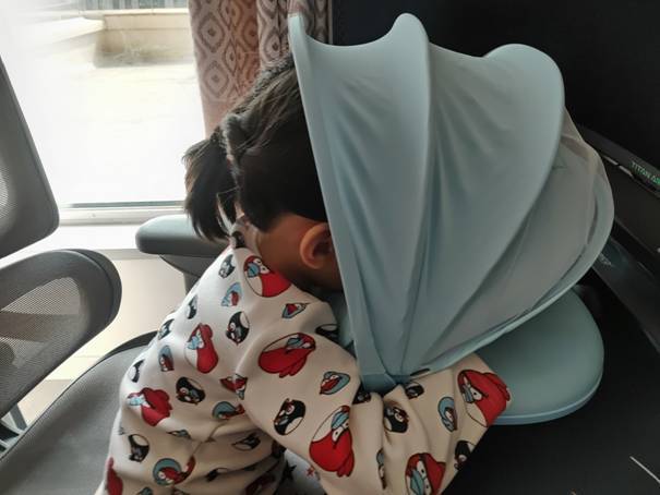 枕在云端，入睡不难-车厘子专业中小学生午休枕评测