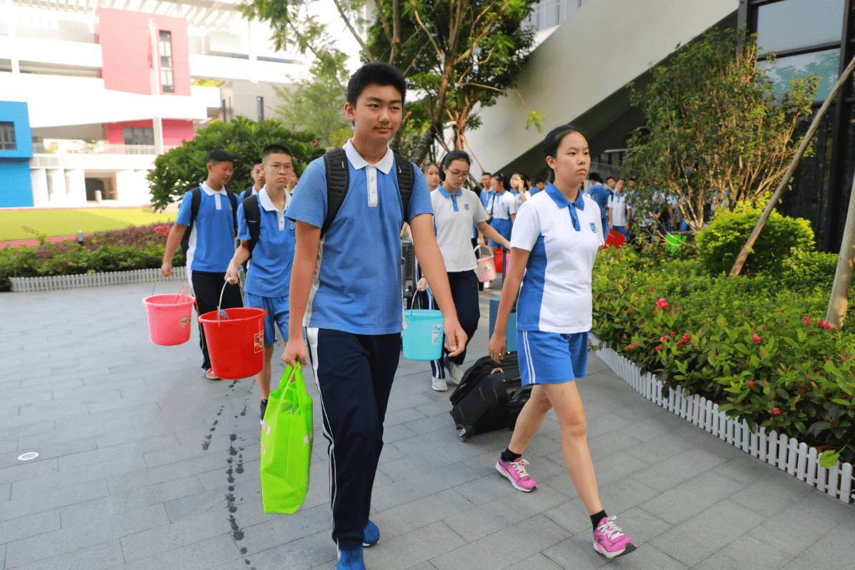 16岁初中生罚站后倒地去世,家长质疑老师"冷漠",监控还原真相_处理