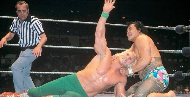 wwe罗曼·雷恩斯现大面积背部纹身,与此前纹身完美契合_大家族_文化
