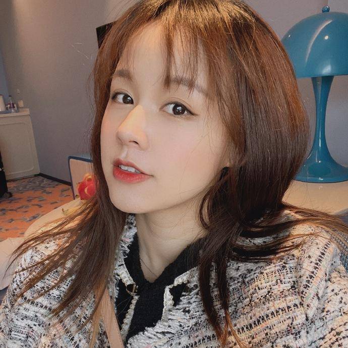 邹杨和王思聪虽然在一起没多久,但也得到了极大的曝光量.