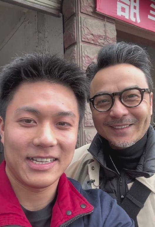 48岁汪涵与网红合拍,胡子白了满皱纹,发际线后移尽显沧桑_李翼_杨乐乐