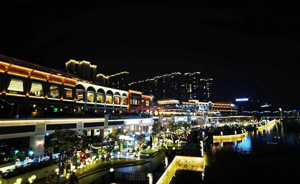 广东佛山有个"惊艳"的"水城"夜市,在千灯湖中轴上,地铁直达_湖西_摊位