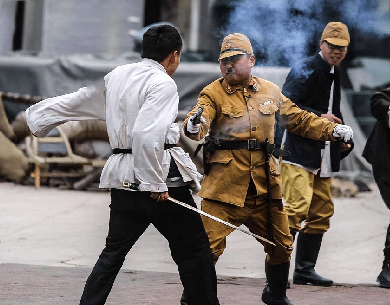 而且扮演的都是"国外鬼子"的角色,有时候他是大佐,有时候是小队长,有