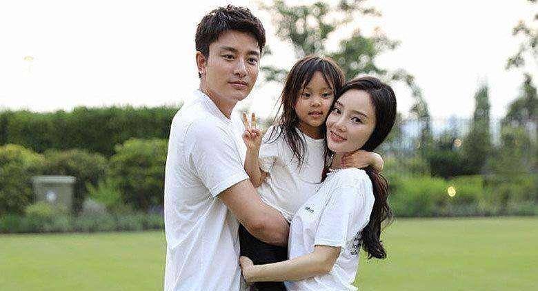 小甜心参加了学校的文艺演出,网友:娱乐圈等着她长大_李小璐_生活