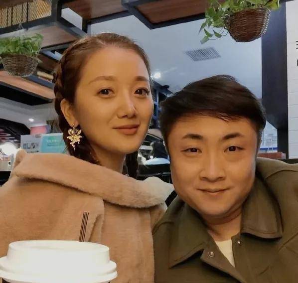 乔杉老婆莫丹:摆摊6年完成老公梦想,老公用豪门老婆的命报答她_大学