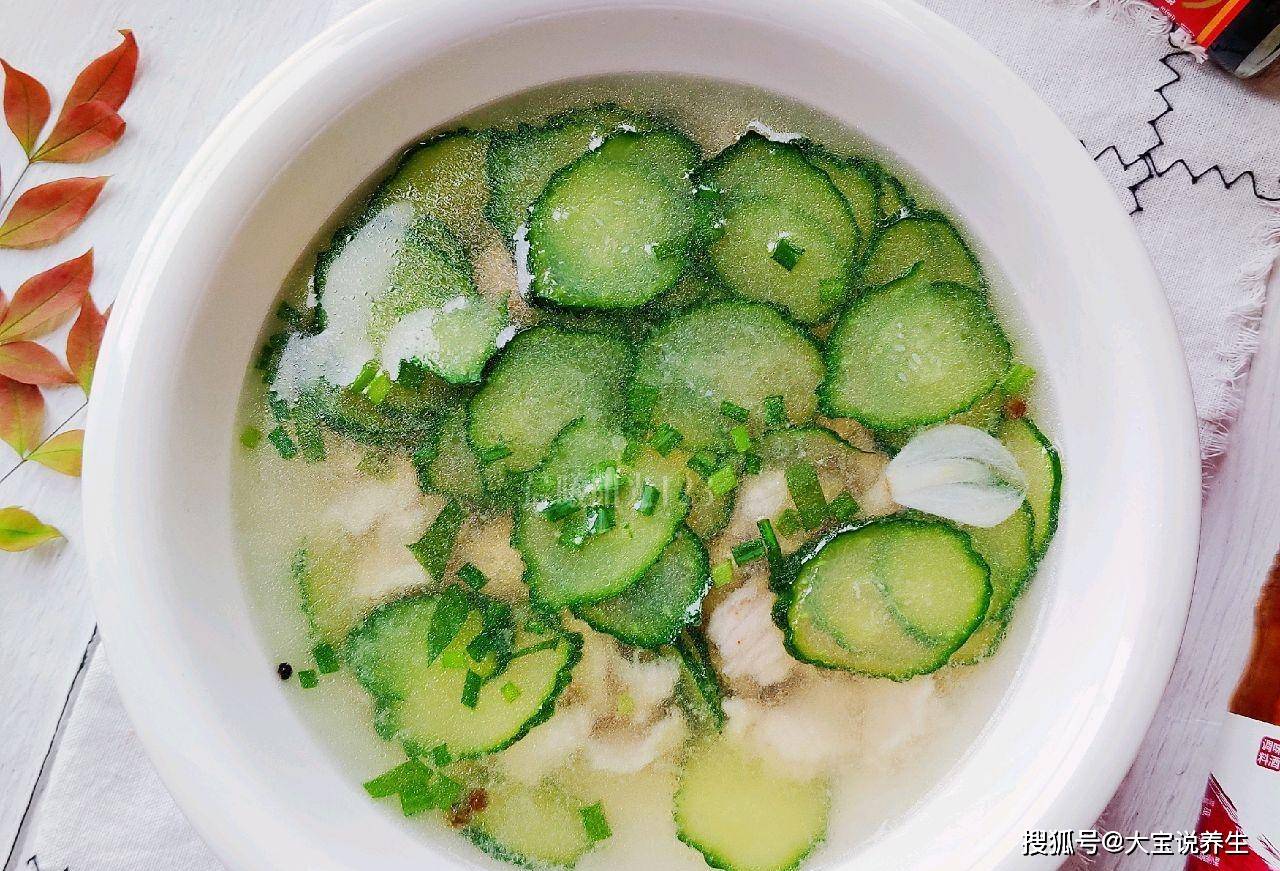 第一道刮油汤",煮沸,刮去油,清洁肠子,可惜你不能吃_黄瓜_肉汤_蔬菜汤