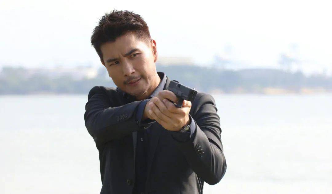 艺人陈展鹏早前凭借《城寨英雄》夺下tvb视帝,原本歌手身份出道的他