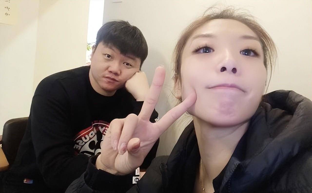 德云社张霄白深夜发文,给女友杨艺过生日,甜蜜合影引粉丝羡慕_观众