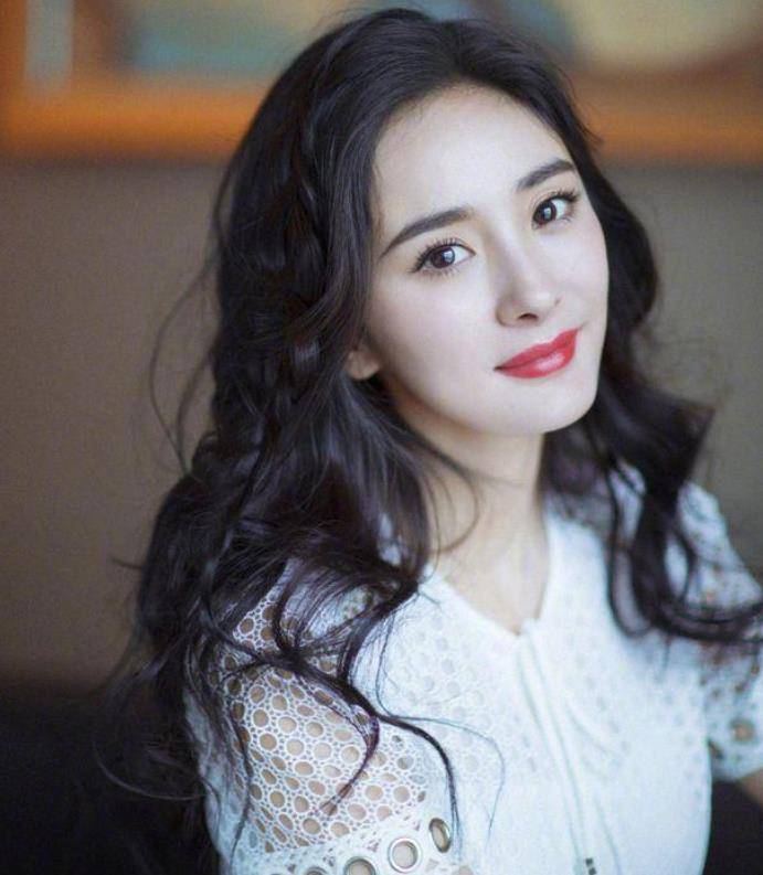 34岁杨幂上出镜,生图比精修还白美,修图师可以下岗了?