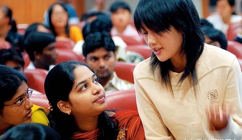 高校印度留学生频插队,三名学生出面制止,反被相互谅解真是讽刺_时候