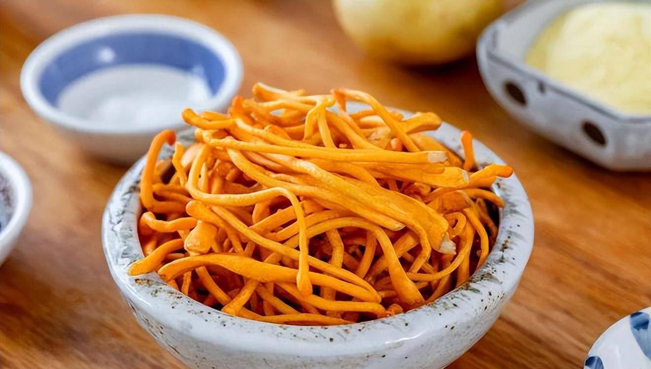 下班累瘫就吃它,一拌一蒸就搞定!香到连吃3大盘_虫草花_小勺_蔬菜