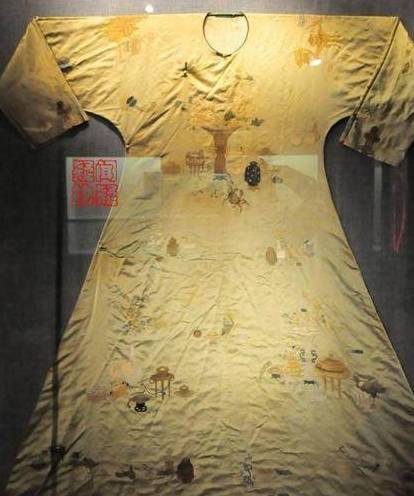 这个女子不一般,穿龙袍下葬,出土时面目如初_固伦荣宪公主_蓝齐儿