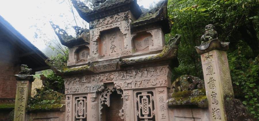 利川在建风景区,云雾袅绕风景美如仙境,堂屋建坟冢人鬼同住_木村_长辈