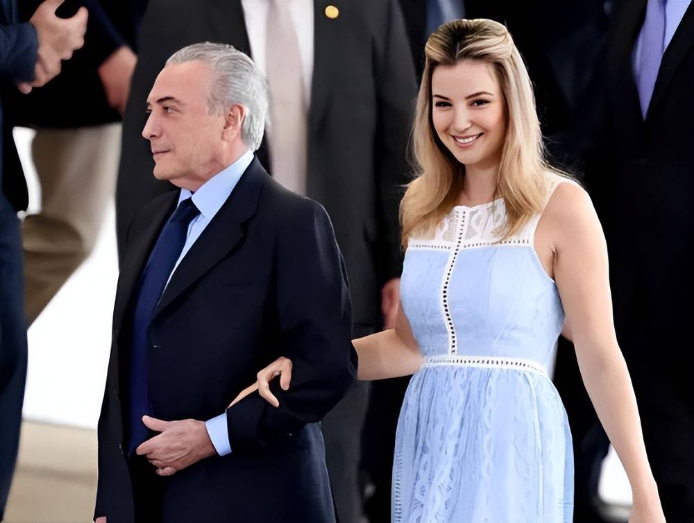 巴西最美总统夫人:凭借美貌嫁大44岁丈夫,最后将丈夫送进了监狱
