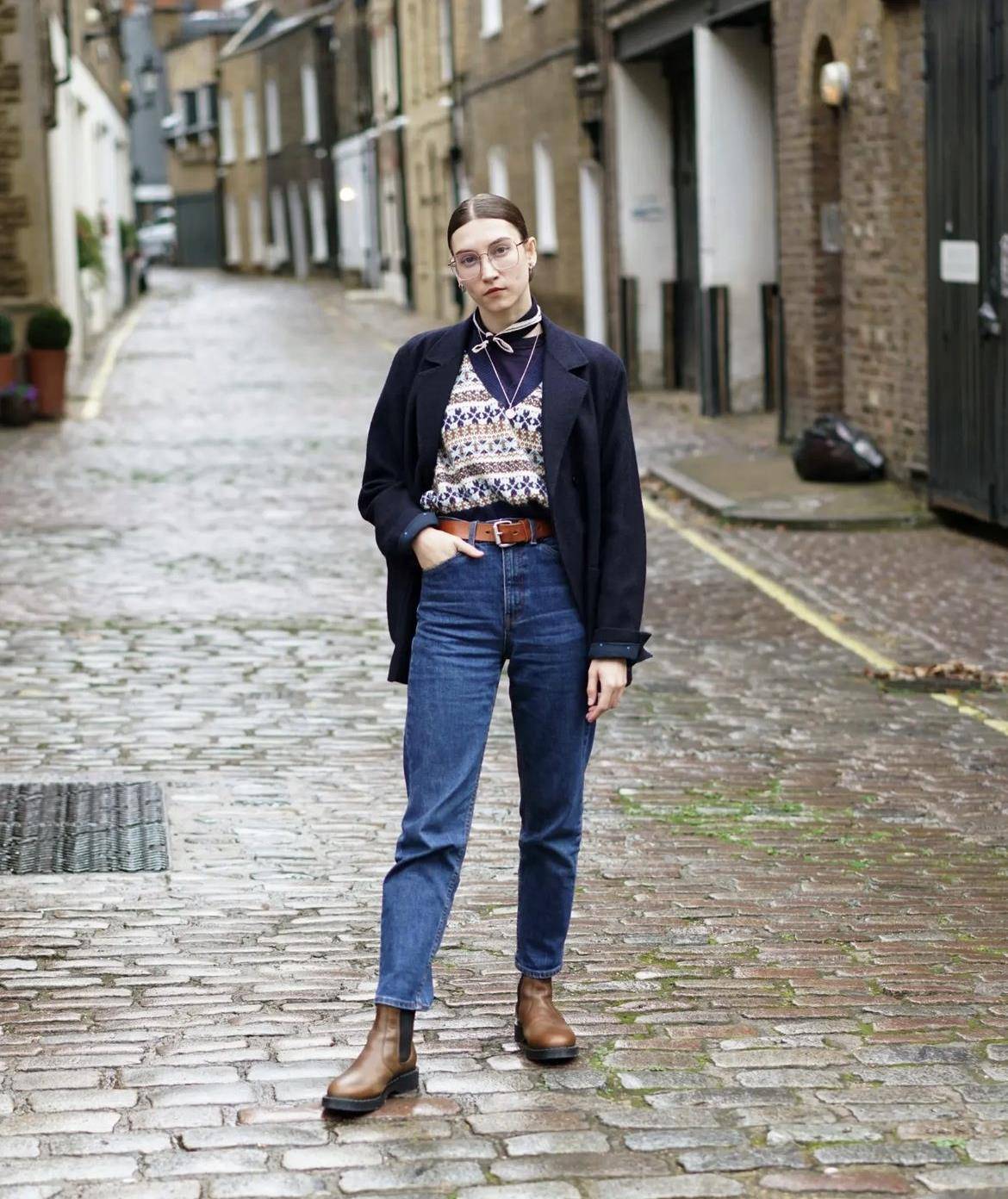 这个宝藏伦敦女孩,把英伦知识分子风穿得好美,成春日穿搭新灵感