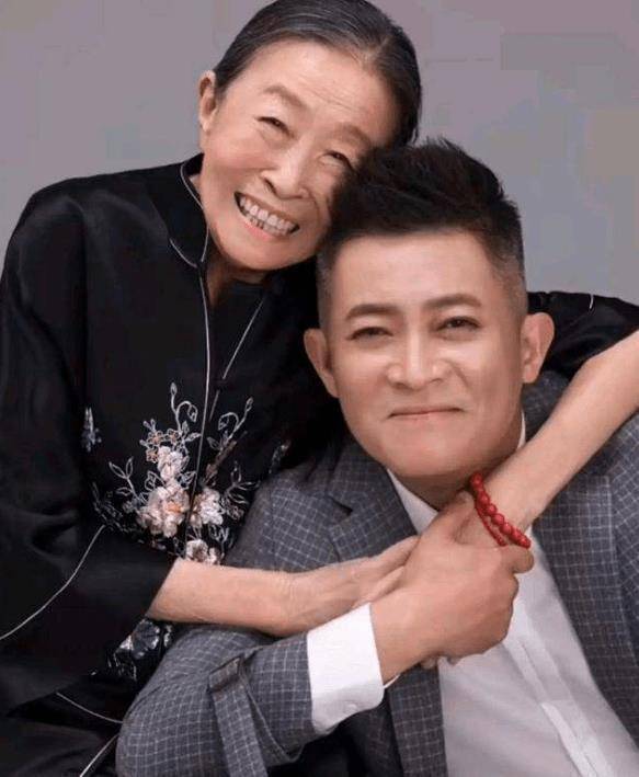 国家一级演员,住40平小房,穿25块钱衣服,头套用烂丝袜自制_张少华