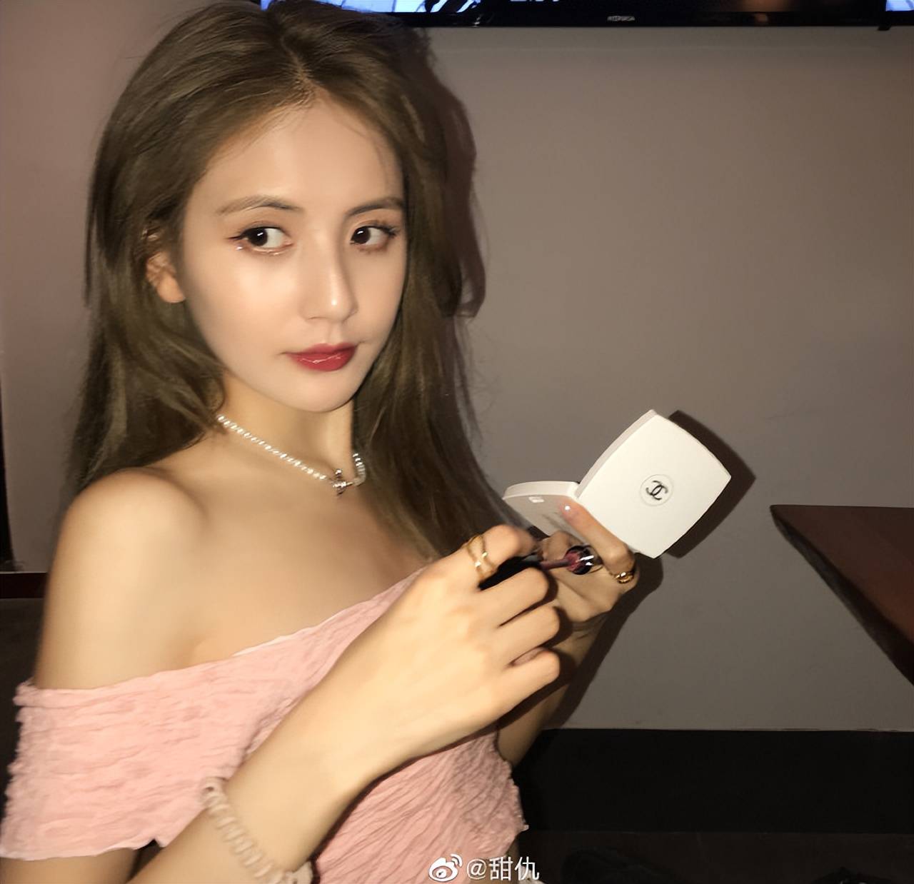 25岁甜仇晒全家福官宣一索得子,老公比王思聪还大2岁_富二代_视频