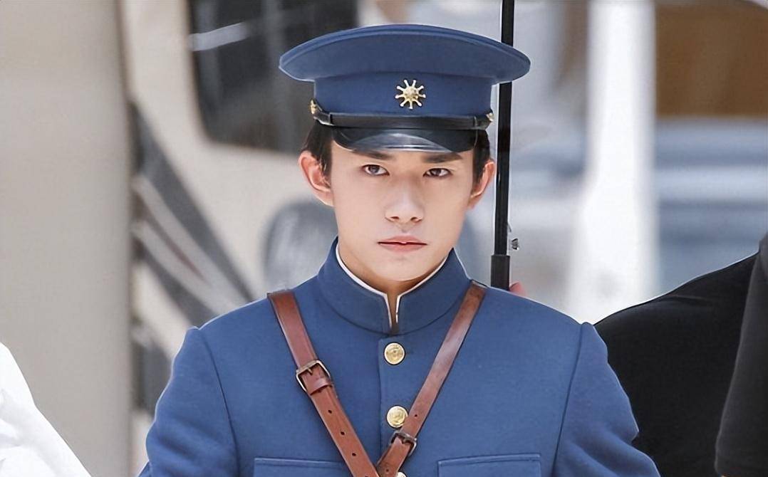 千玺:演军阀少帅我在行,窦骁:弟弟你还年轻,钟汉良:都起开_军装