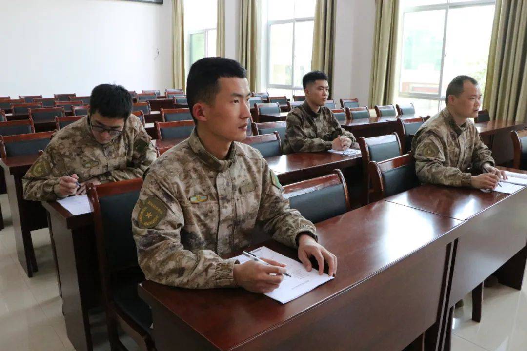 近日,上杭县人武部就如何建好建强文职队伍,积极探索创新,坚持一步一