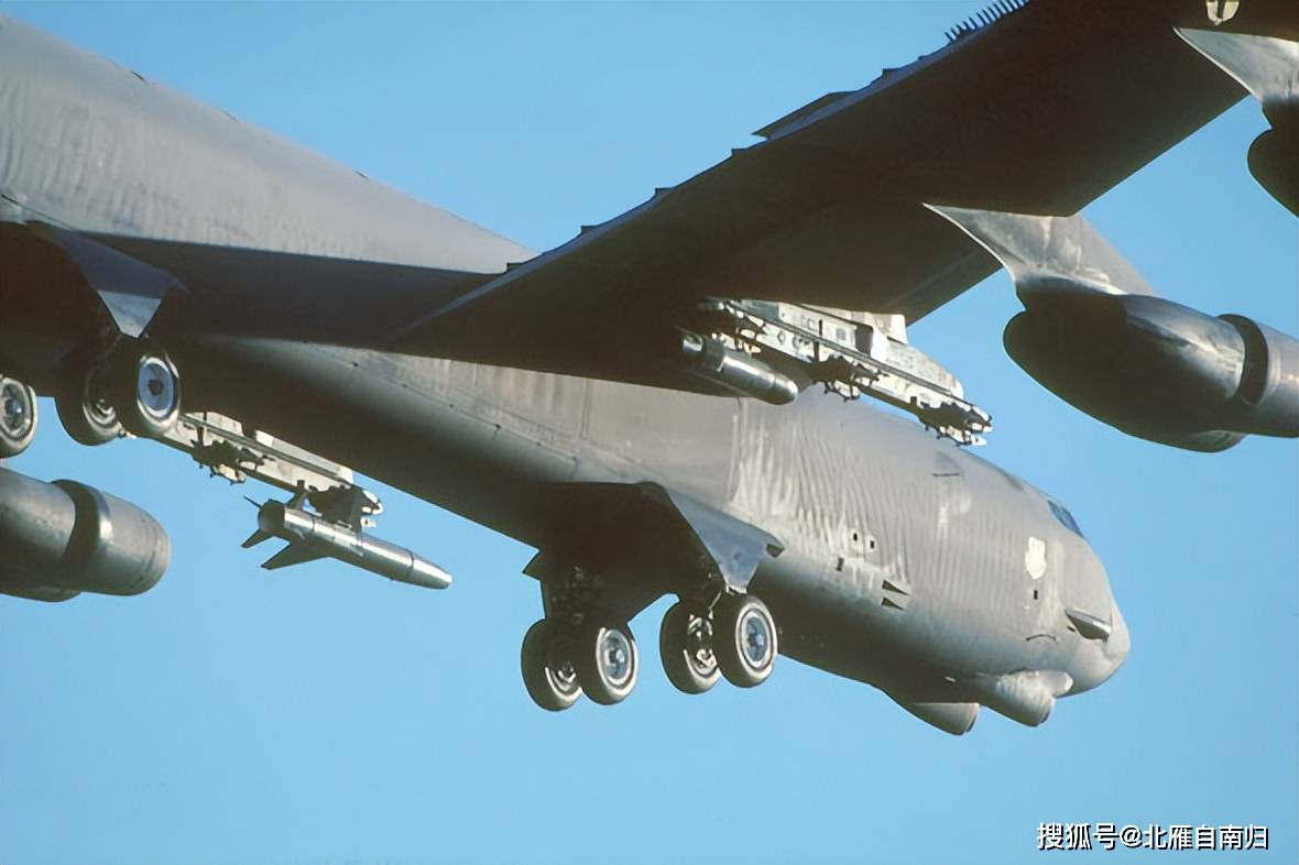 美国b52轰炸机简介图片