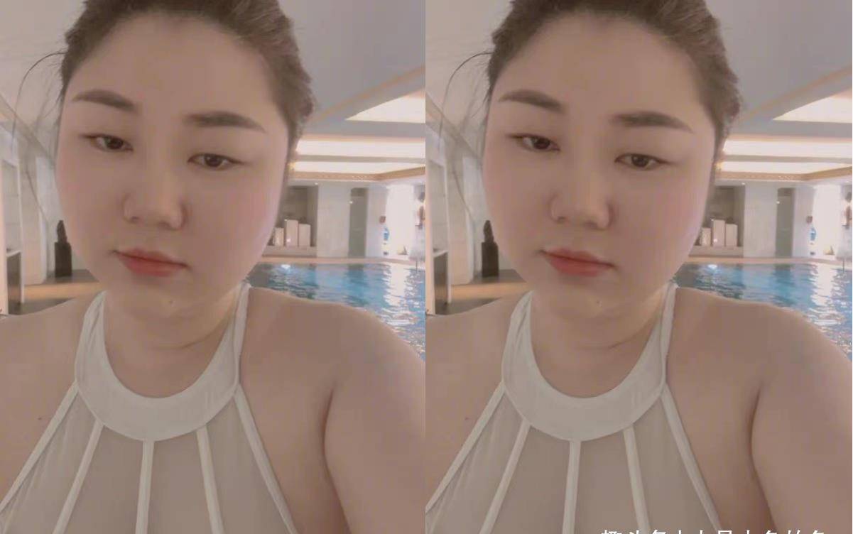 杨天真晒泳装照,露出自信笑容,表示:出差游个泳,健康快乐有_发展_鹿晗