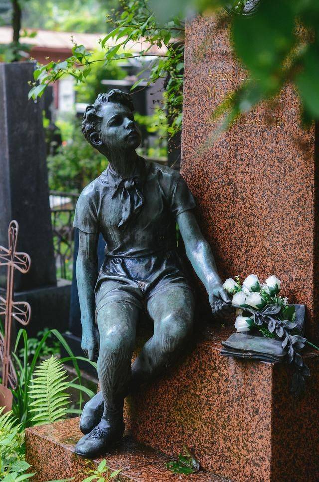 是世界上最美丽的墓地之一,墓碑充满艺术,死亡不再可怕!