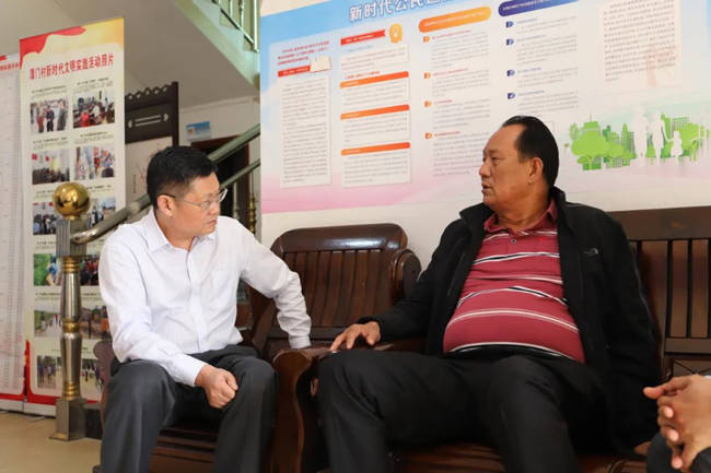 农商银行调研时,海南省农村信用社联合社党委书记,理事长王年生实地