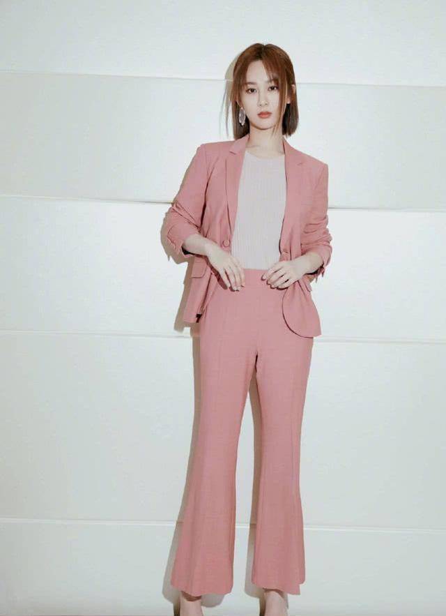京圈老戏骨童星,颜值高,衣品好,这样的杨紫想不红都难!