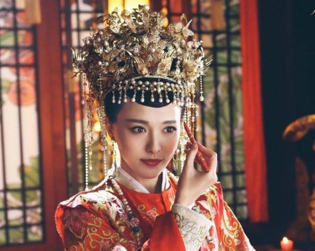 当看到她穿清宫装,网友:瞬间出戏了_感觉_造型_因为