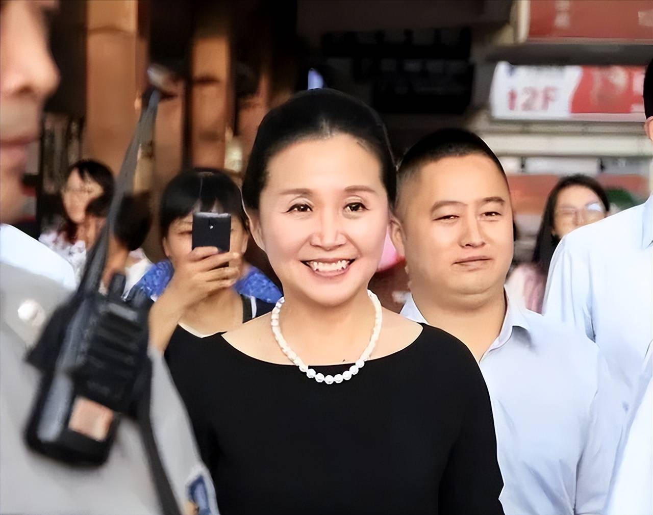 "非诚勿扰"黄菡现状:退居幕后,相夫教女搞学术,气质变化大_主动_爱情