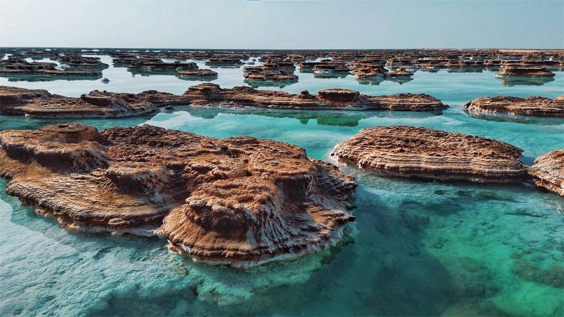 新疆罗布泊:"水上雅丹"梦幻绮丽_盐池_百里_的开发