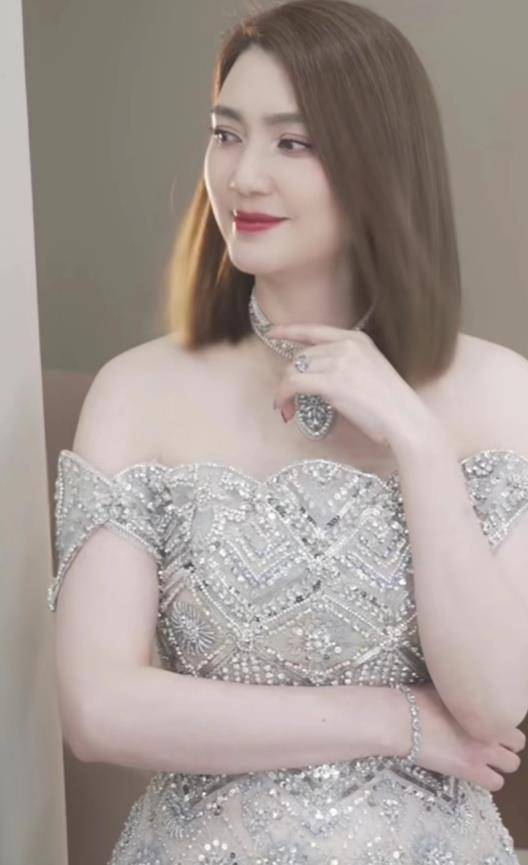 张丹峰洪欣现状:女方发福明显,男方打扮潮酷,曝两人不官宣原因_网友