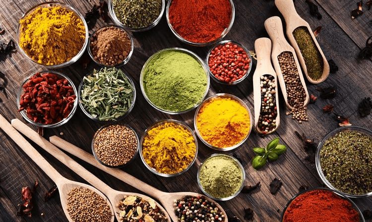 八角,花椒,丁香,胡椒,大料,桂皮,草果,香奈等传统香料,性质多燥,热,湿