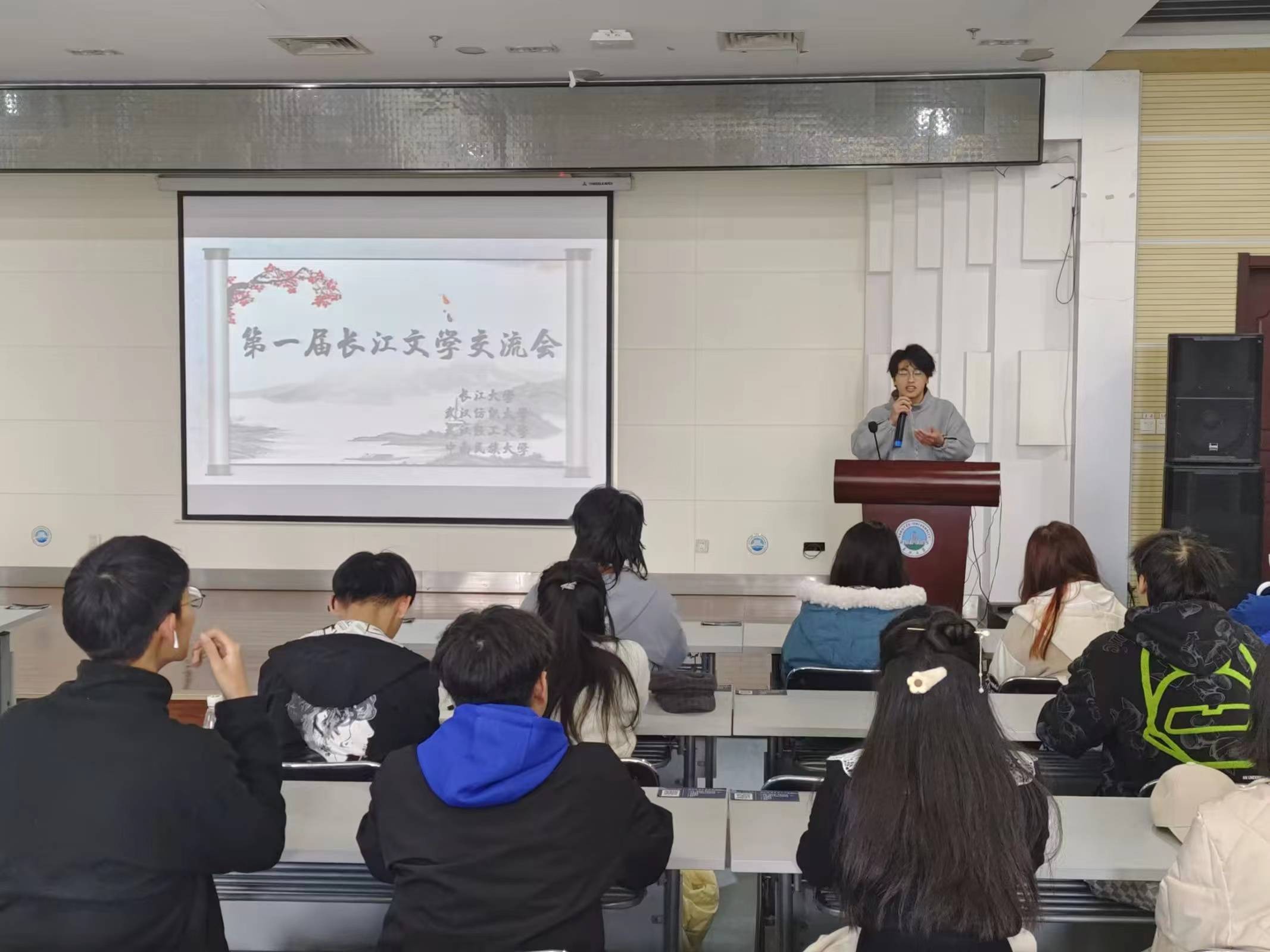 长江大学大学生阅读学生联合长江大学国学社于3月18日上午在图书馆二