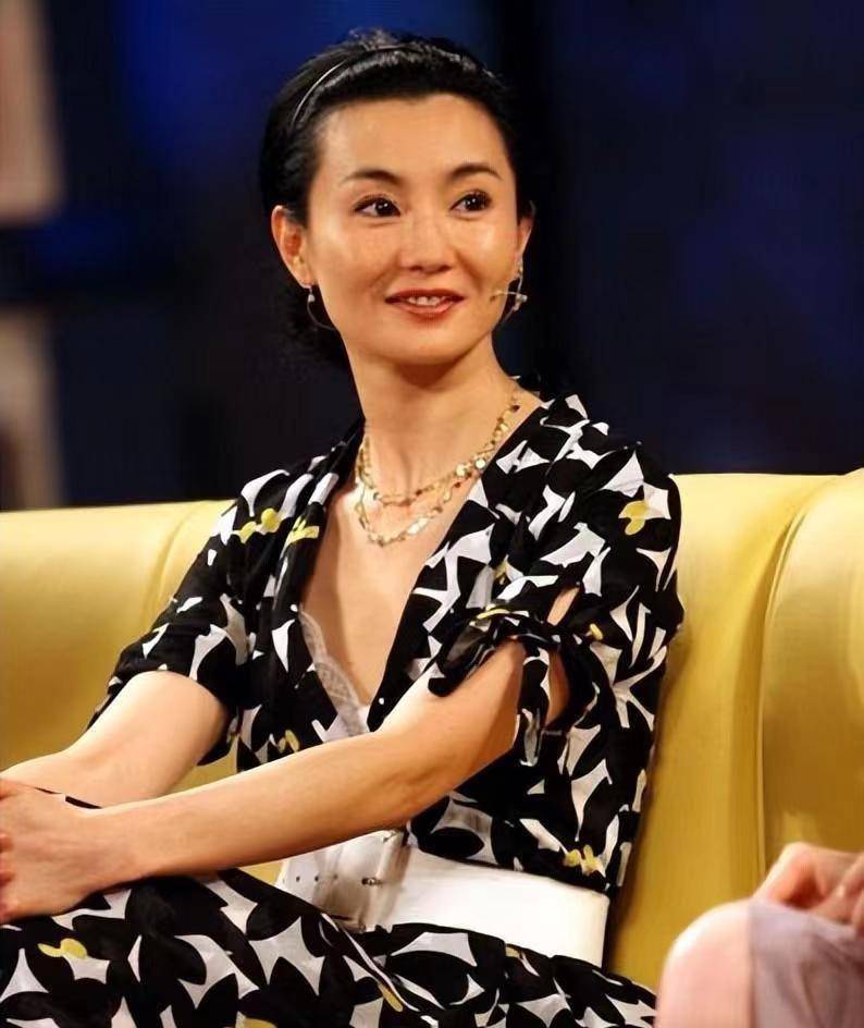 看过张曼玉这8款造型就知道发型变气质_卷发_女人_短发