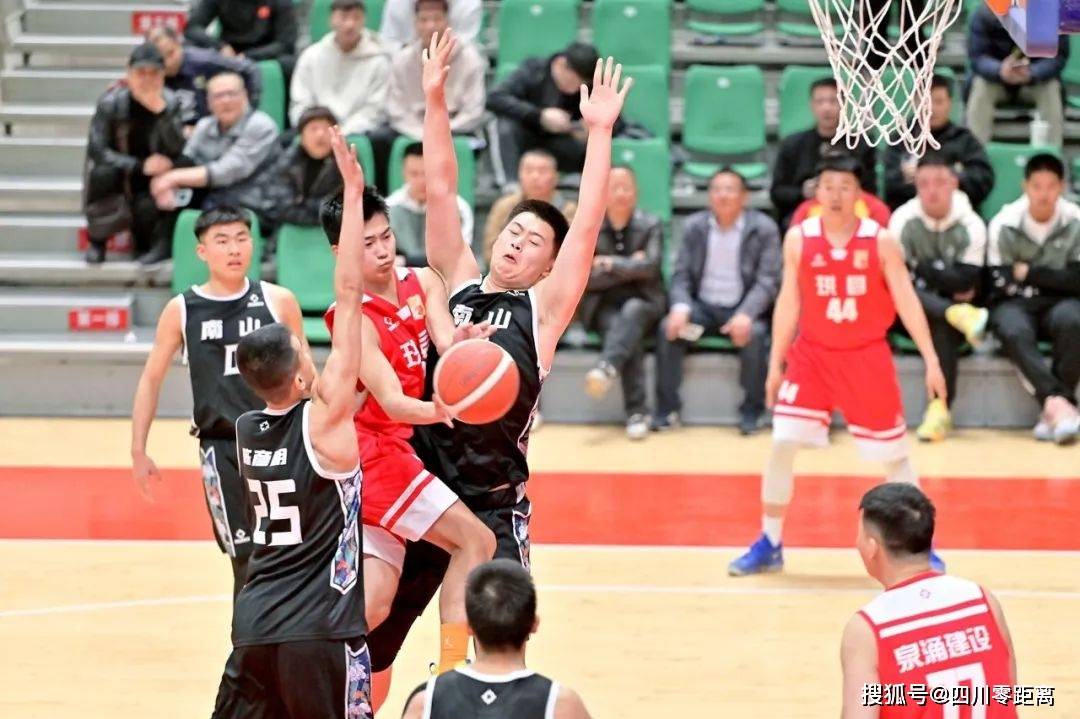 绵阳南山中学男子篮球队夺取全省总决赛冠军