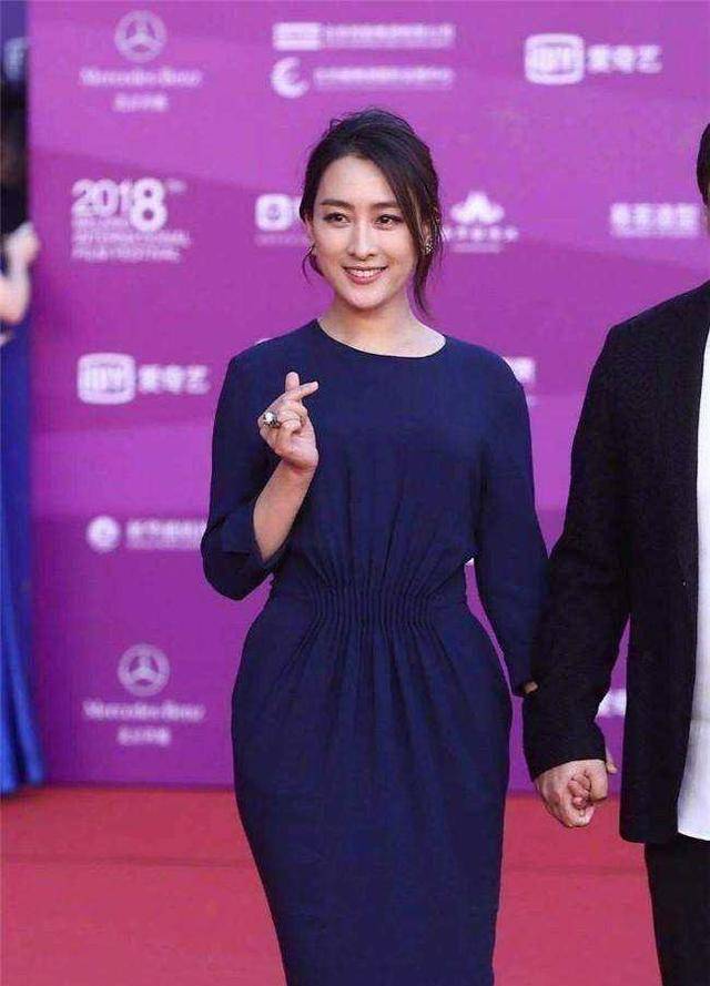 红毯上,雷佳音抢镜佟丽娅傲人身材,马苏现身惊艳全场!