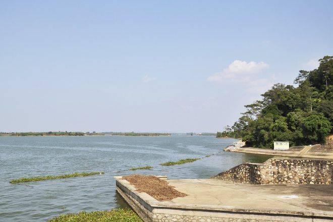鹤地水库位于广东省湛江市廉江市河唇镇,是广东最大人造海