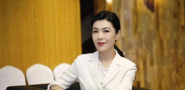 苏芒:坐富豪大腿,用丑照毁掉伊能静,今落魄无人理_网友_洪晃_梦幻婚礼